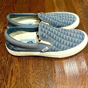 Vans unisex slip-on shoes